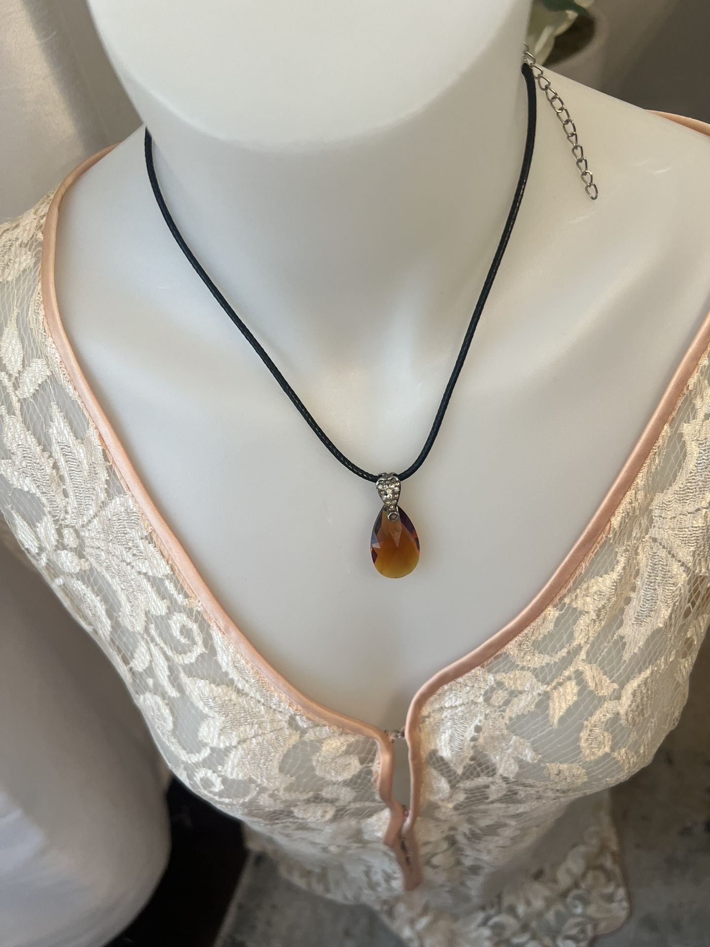 Elegant Amber Pendant Necklace