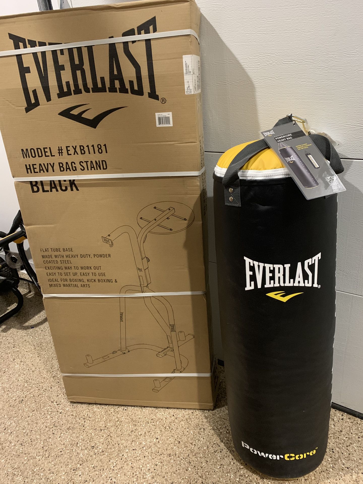 NEW Everlast powercore heavy punching bag and stand