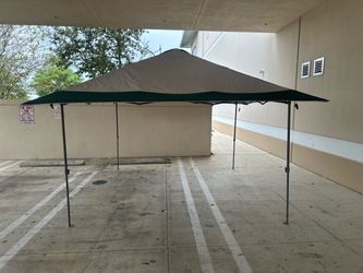 Large Pop-Up Canopy shelter 13 by 13 feet wide of real shade adjustable heights high quality Coleman brand vented screen covered trap on top in very g