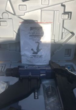 Floor nailer with hammer