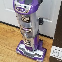 New Cond SHARK VACUUM   ,WORKS EXCELLENT    ATTACHMENT. IN THE BOX. AMAZING POWER SUCES 