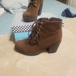 Soda Brand Short Boots Size 9