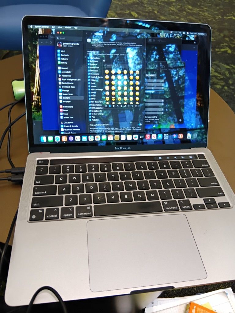MacBook Air UNLOCKED
