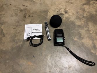 Zoom Hand Held Audio Recorder