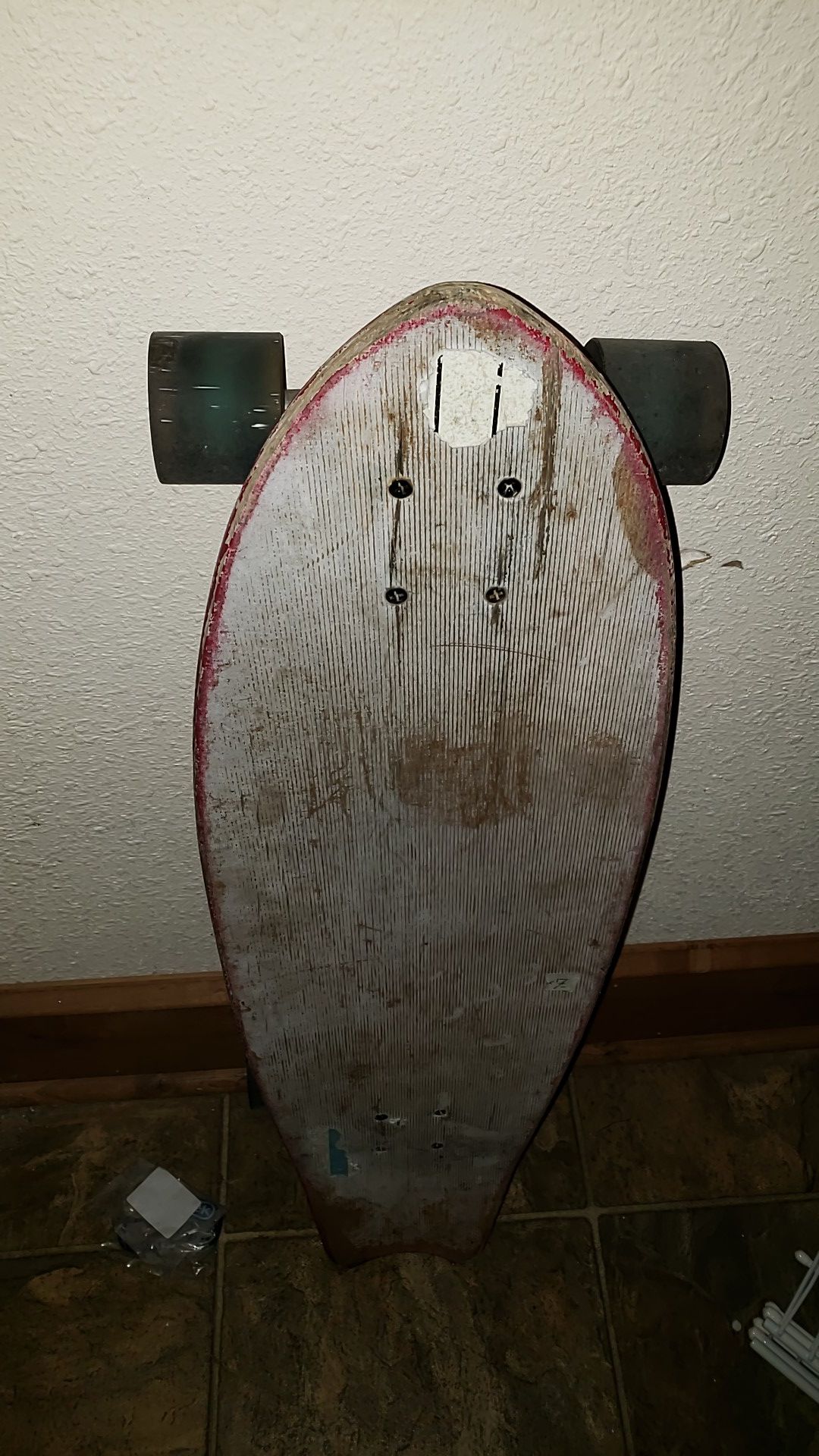 Medium long board, could use grip tape