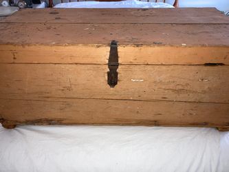 Vintage chest
