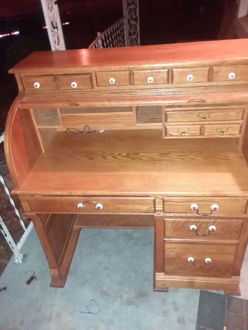 ENCORE roll top desk. Solid oak