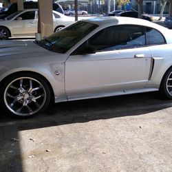 2004 Mustang Gt Automatic Runs Great Brand New 20 Inch Tires 4.6 2liter (NO PINK NOT SMOGGED) have The REGESTRATION