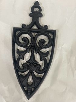 Vtg 1955 cast iron trivet