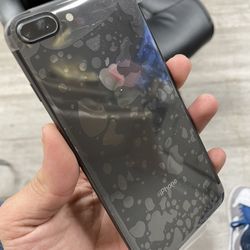 iPhone 8  Plus 