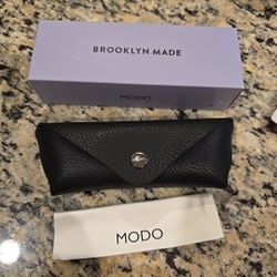 Modo Brooklyn Made Black Eyeglass Glasses Hard Case Brand New Cleaning Cloth