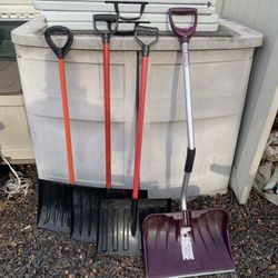 Snow shovels all 4 for $10 normal wear not perfect