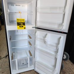 NEW Vissani
10.1 cu. ft. Top Freezer Refrigerator in Stainless Steel Garage Ready