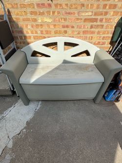 Rubbermaid box bench