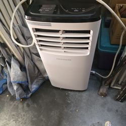 PORTABLE AIR CONDITIONER