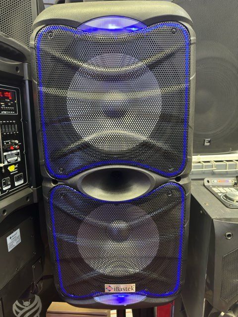 Double 12" Woofers Loud Bluetooth Kareoke Party Speaker. Brand New. Free π€
