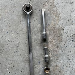 3/4” Ratchet With 2 Extensions And 3/4” Socket