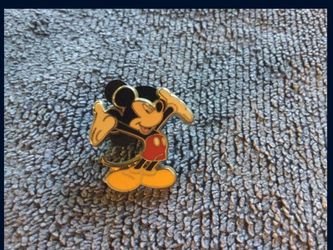 Disney World Resort Paris limited release trading pins