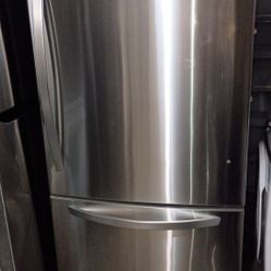 LG  Bottom Freezer  33 Wide 
