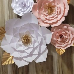 Paper Flowers And Paper Roses. Flores De Papel