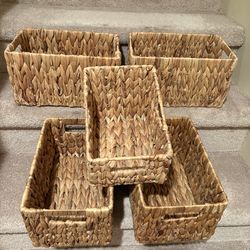 Storage containers (6)