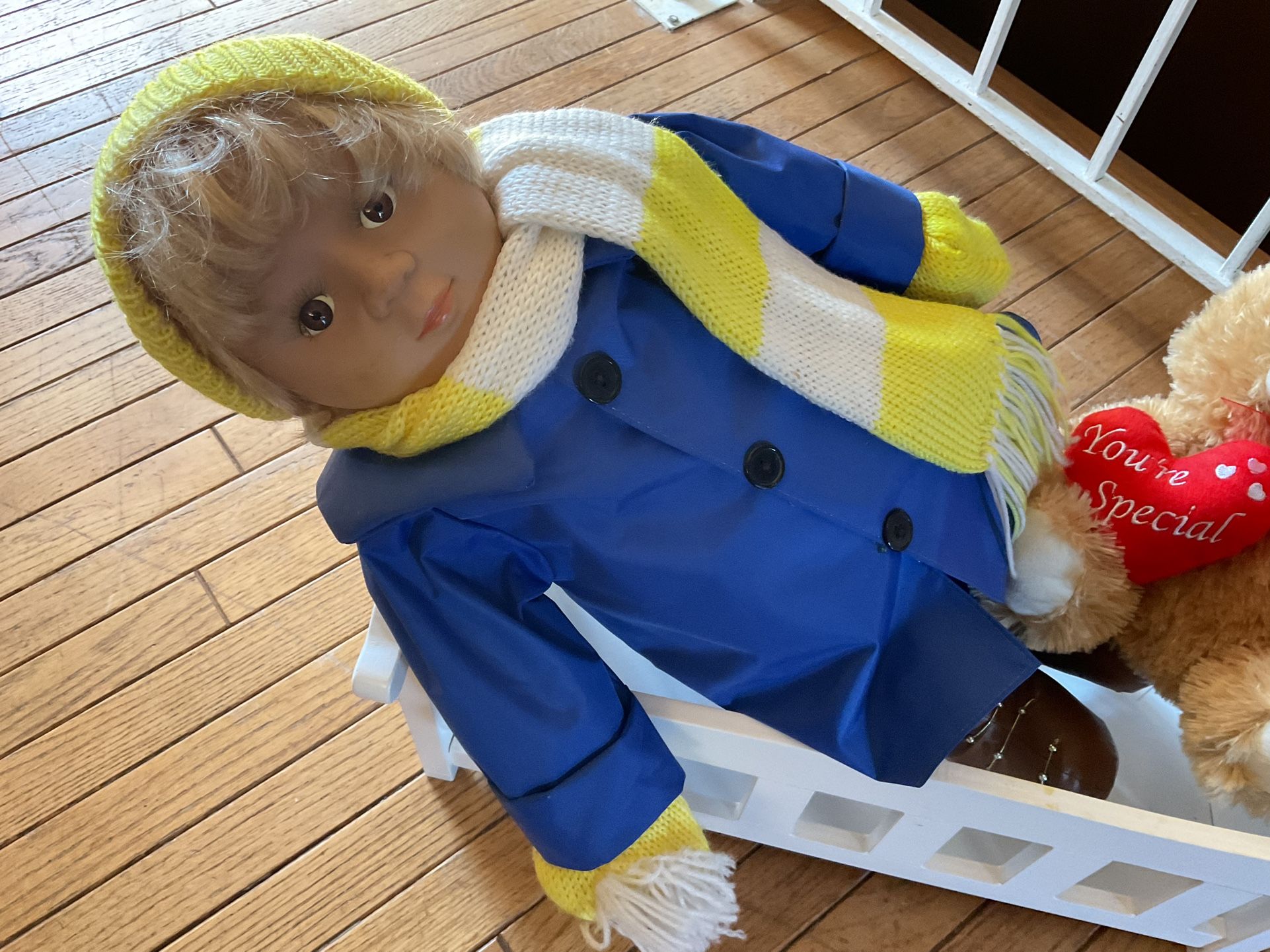 An Old Fashion , Vintage Doll In A Bed With Her Teddy Bear (NO SHIPPING)