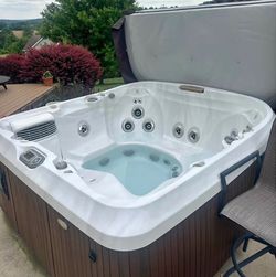 Jacuzzi J-400 Collection hot tub