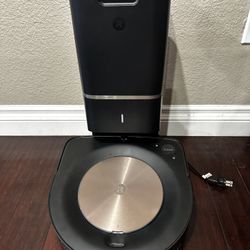 Roomba s9+ Self-Emptying Robot Vacuum – Clean Base + Extras – Great Condition