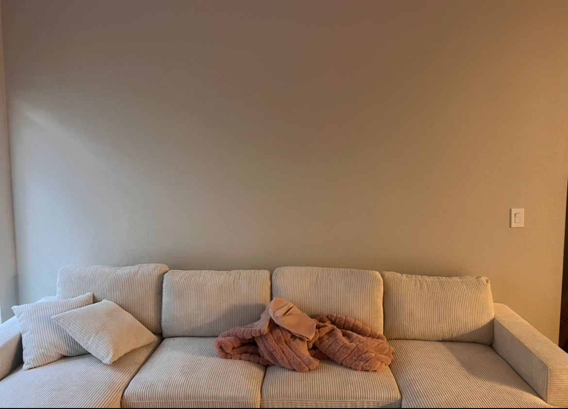 Beige Sectional Couch w Pillows