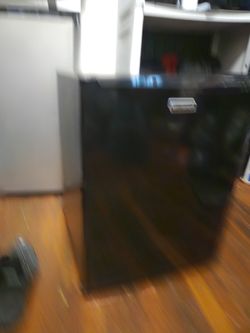 MINI FRIDGE DORM SIZE