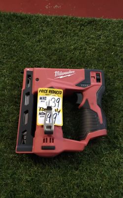 Milwaukee M12 Cordless Staple Gun
