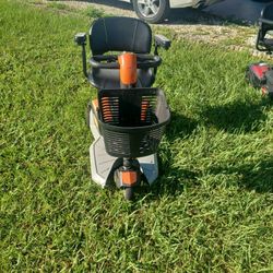 Go-Go  3 Wheel Scooter 