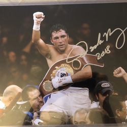 Oscar De La Hoya Signed Photo