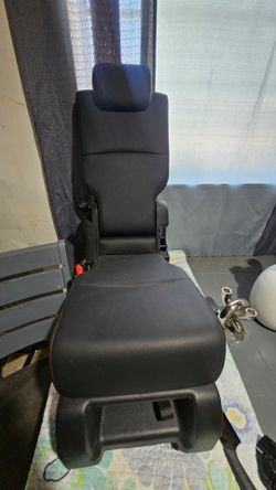 Honda Odyssey middle bench seat