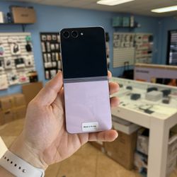 Samsung Galaxy Z Flip5 256GB Pink Unlocked Excellent Condition