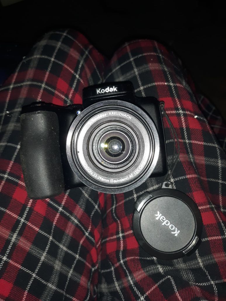 Black Kodak digital camera
