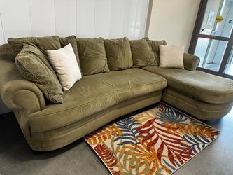 OLIVE SECTIONAL COUCH W/ FREE DELIVERY