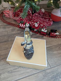 New Michael K Stilleto Gold &Black