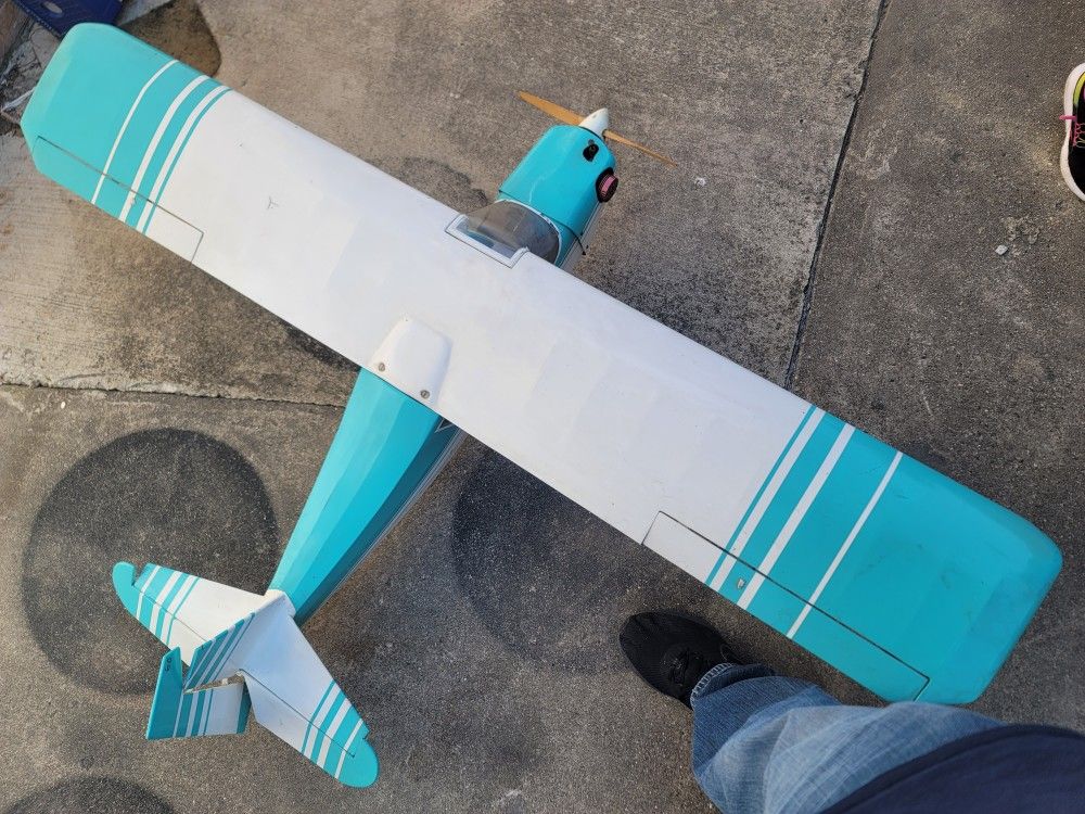 5ft By 4ft Rc Airplane for Sale in Chicago, IL OfferUp