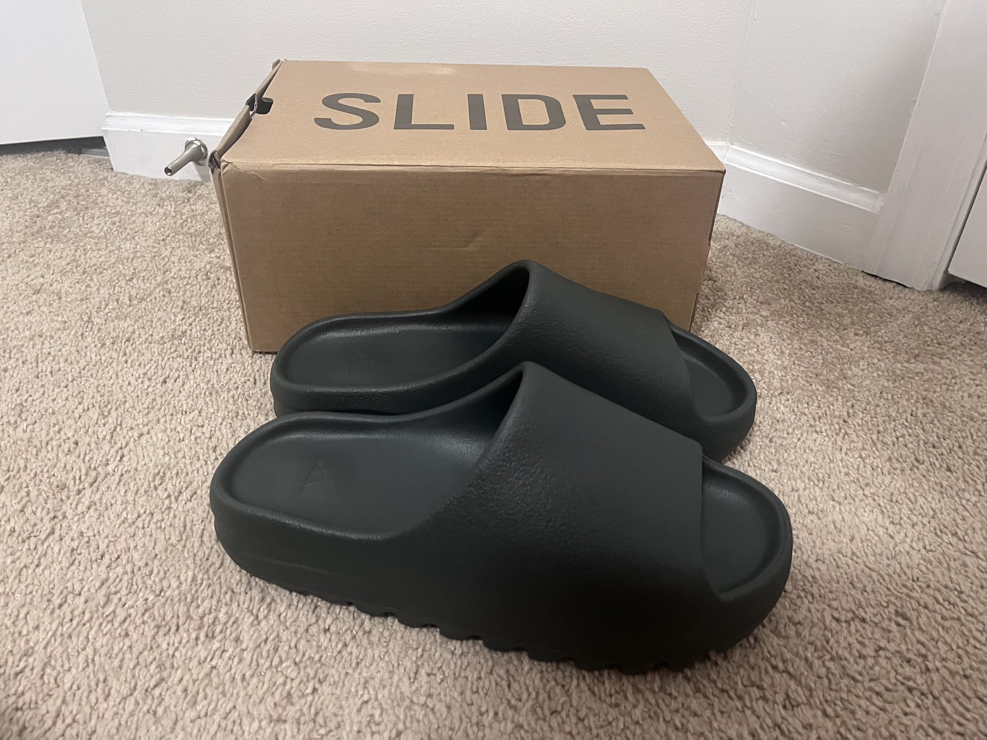 Slate Grey Size 12 yeezy Slides