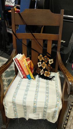 ANTIQUE ROCKER CHAIR