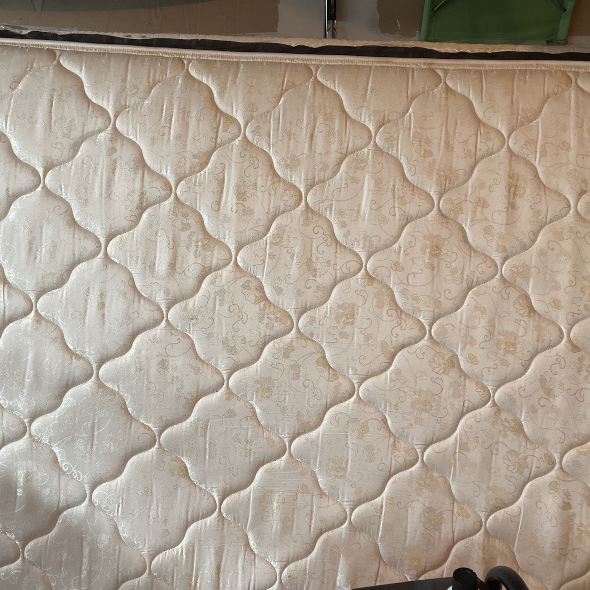 Queen Size Box Spring & Mattress for Sale in North Tonawanda, NY OfferUp