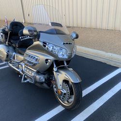 Honda 2003 GL1800 Goldwing Motorcycle - Clean Title W/ Extras