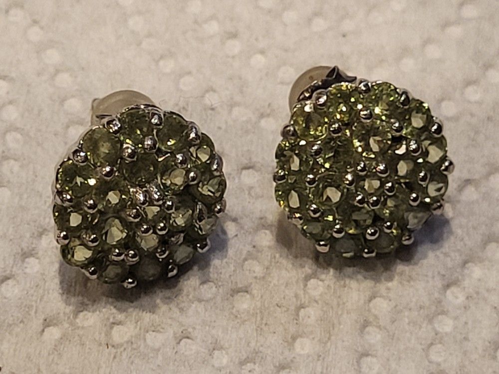 Green diamond-bling earrings, 1 pair, costume jewelry