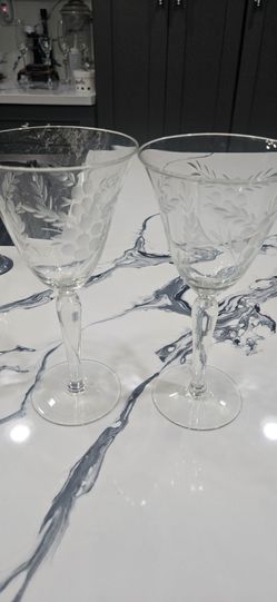 2 Princess House wine glasses