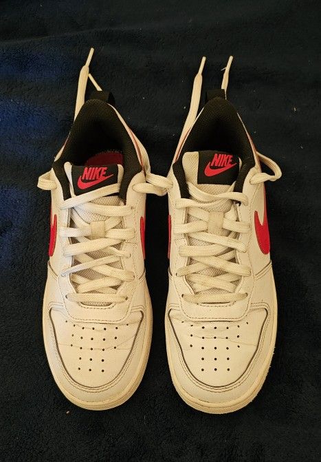Size 4 Youth Nike Sneakers