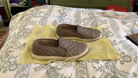 Steve madden quilted taupe slip ons 7 med