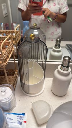 Bathroom toiletry holder