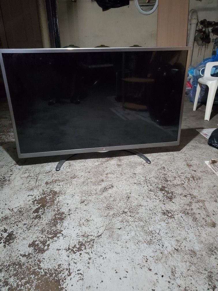 100 BUCKS 55 INCH FLATSCREEN TV COSTS 1500 ONLINE