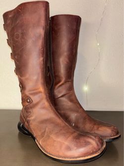 Merrell Women’s Cherry Brown Leather/Waterproof boots Size 8